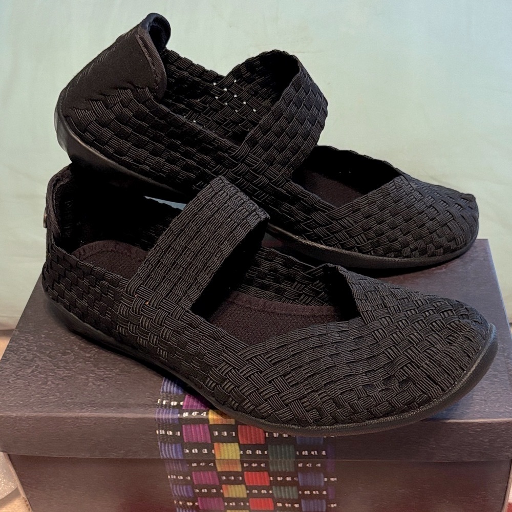 NIB Bernie Mev Cuddly Mary-Jane’s. Women’s 11. EU 42